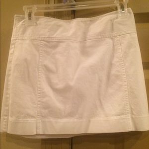 Express woman’s mini skirt